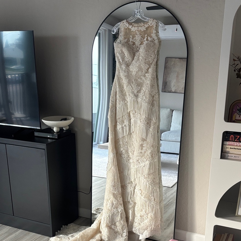 Elegant Cream Lace Wedding Gown
